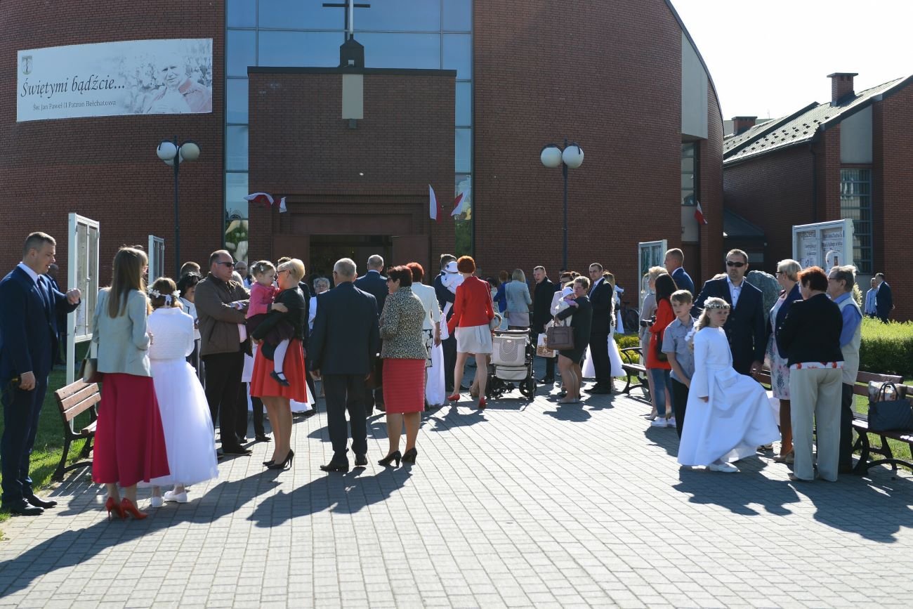 jaka sukienka na komunię