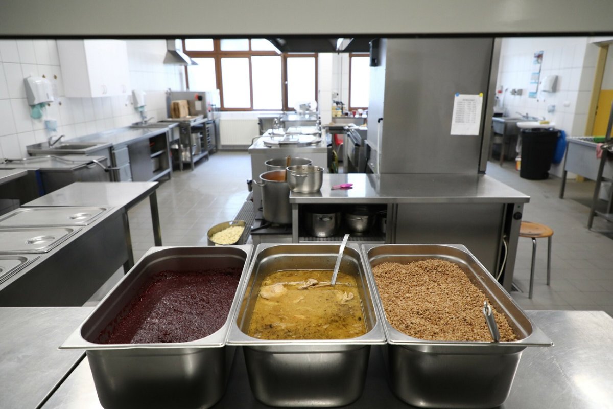 Afera w szkolnej stołówce. "Takie rzeczy to na lotnisku, a nie w państwowej placówce"