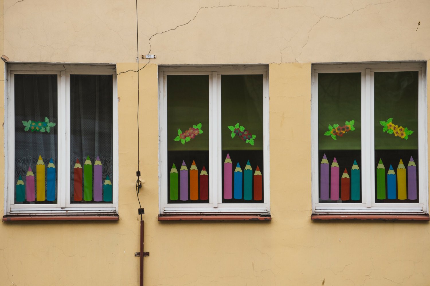 Placówka przedszkolna, okna.