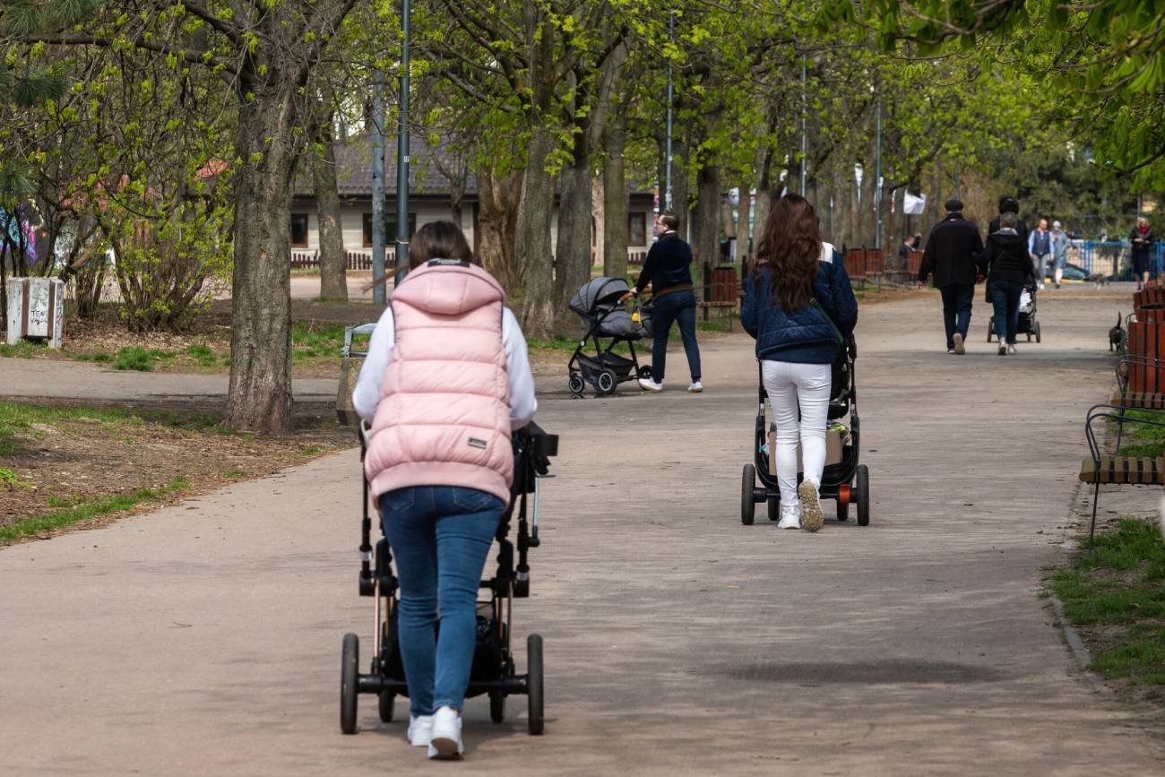 Rząd planuje nowe świadczenie dla rodziców. Aż 1500 zł na opiekę nad małym dzieckiem