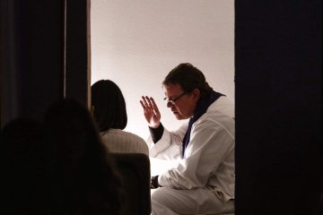 Ksiądz kazał matce rozwieść się z mężem "dla dobra dzieci": żyła w grzechu