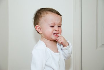 Kaszel przy ząbkowaniu wywołuje spływająca ślina