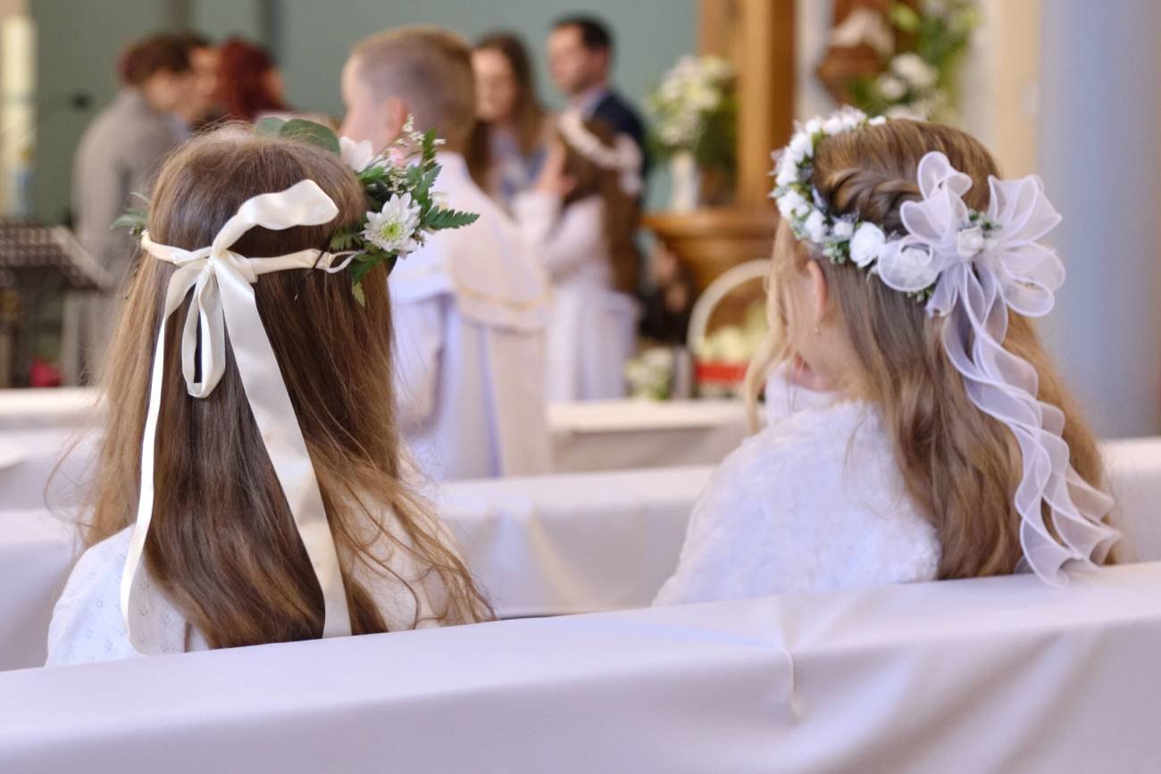 Komunia skończyła się awanturą z babcią. Komentarz księdza zgasił ją szybko