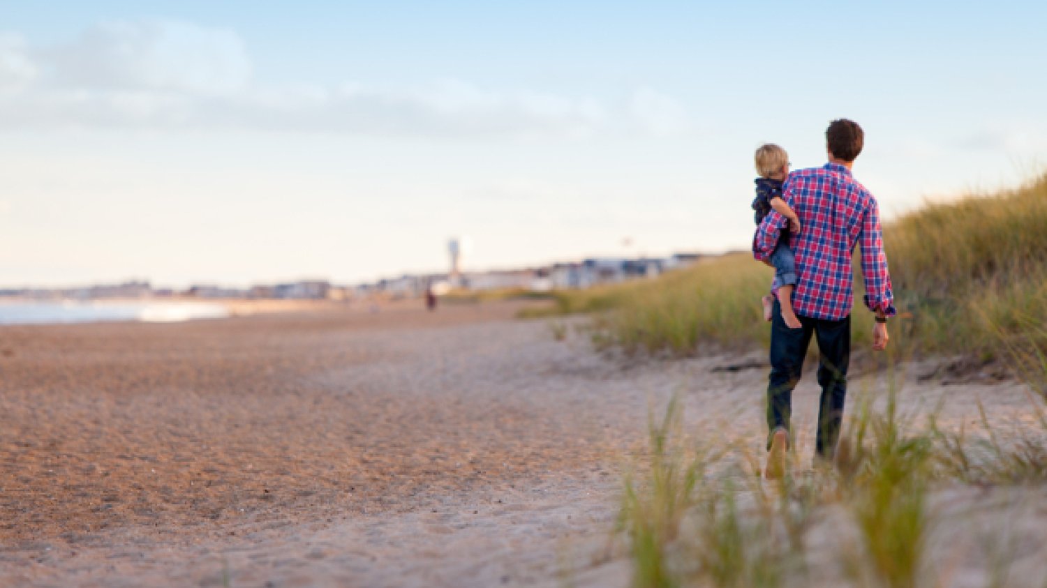Fot. Pexels / [url=https://www.pexels.com/photo/father-child-family-beach-24337/] unsplash.com [/url] / [url=https://www.pexels.com/photo-license/] CC0 License [/url]