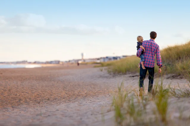 Fot. Pexels / [url=https://www.pexels.com/photo/father-child-family-beach-24337/] unsplash.com [/url] / [url=https://www.pexels.com/photo-license/] CC0 License [/url]