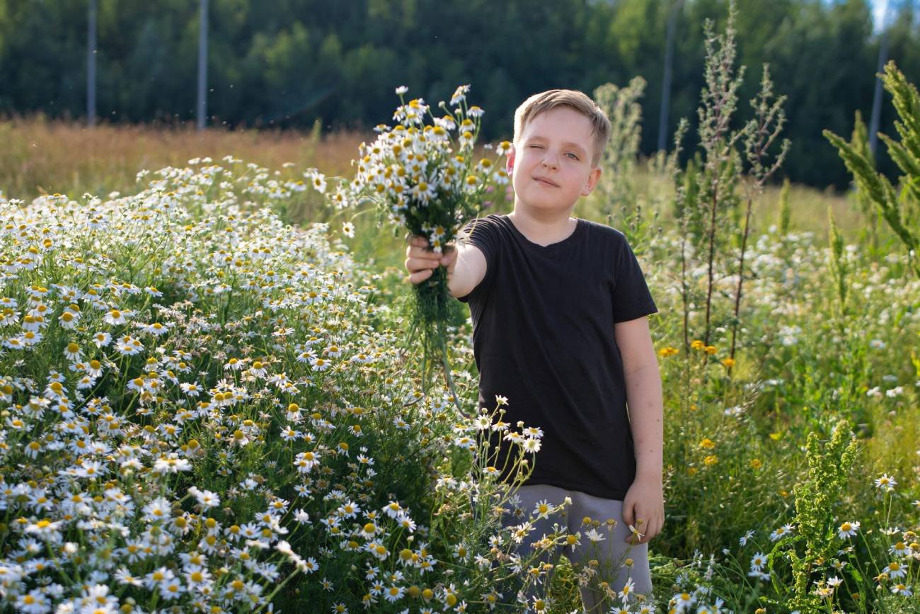 Syn przyjaciółki wrócił z kolonii zakochany. "Nie wiem, czy 9 lat to już czas na 'takie' rozmowy"