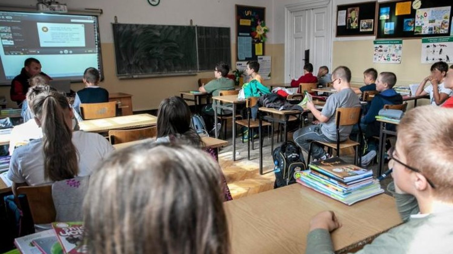 Nauczyciele rezygnują z pracy - niska pensja i prestiż społeczny