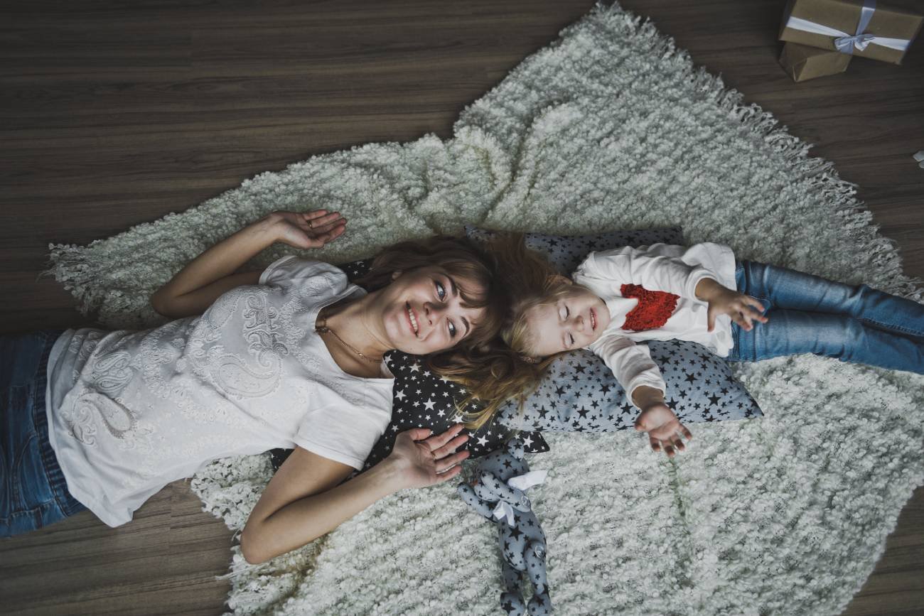 Rodzicielstwo horyzontalne to nie lenistwo. Ten trend powinny poznać wszystkie matki