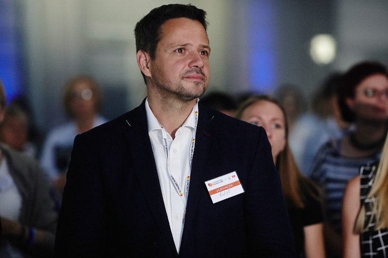 Rafał Trzaskowski zapowiedział, że szkoły dostaną 100 zł na każdego ucznia