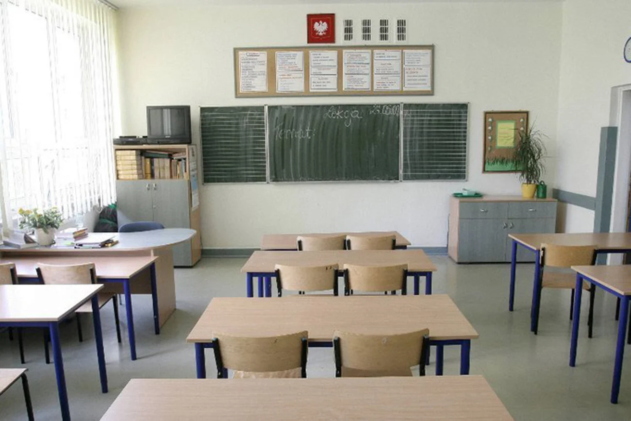 Pusta klasa lekcyjna