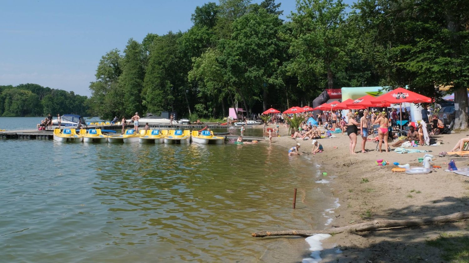 kolonie nad jeziorem