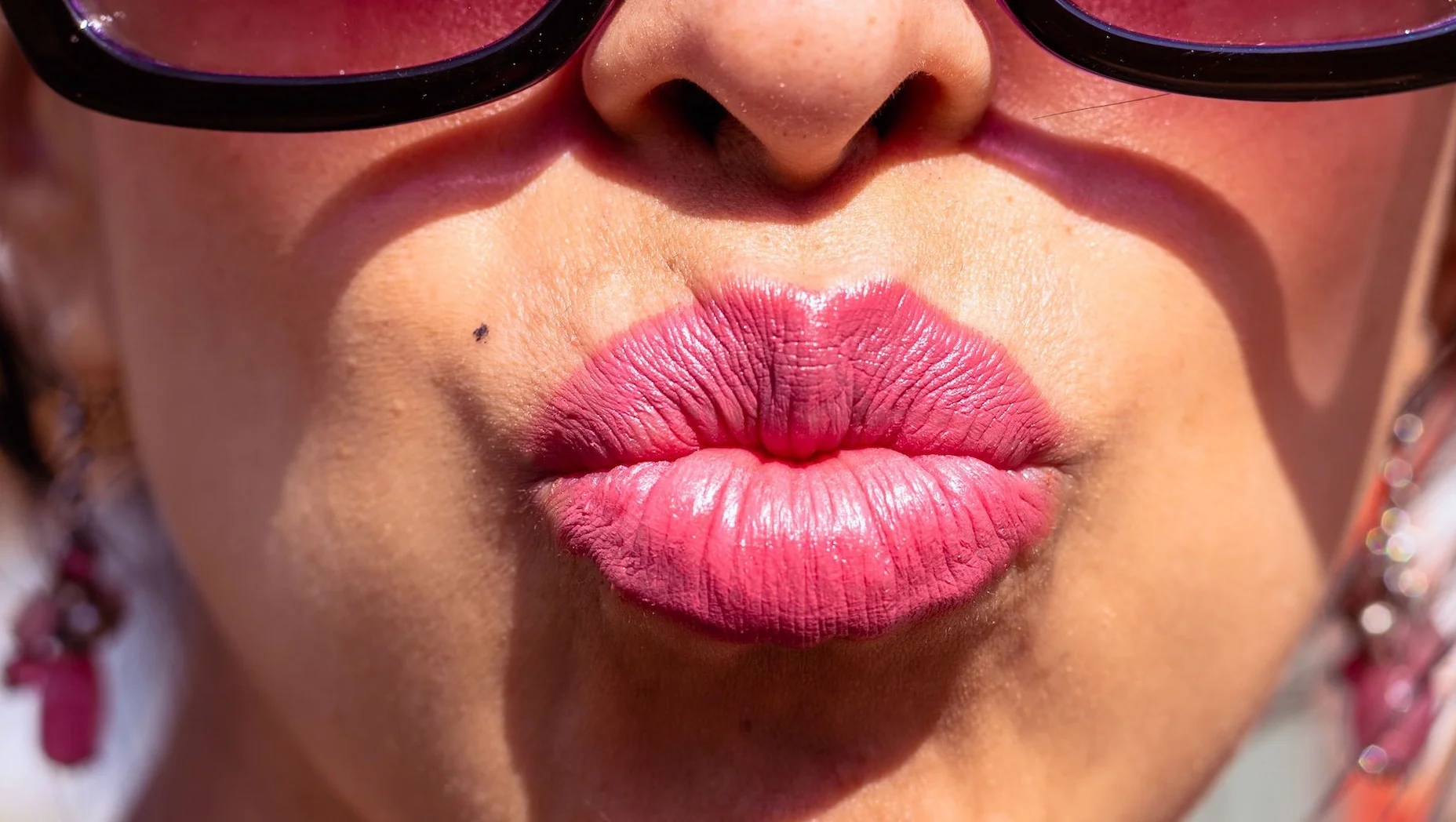 Kobiety chcą mieć usta jak lalki. Lip lift to teraz najgorętszy trend w medycynie estetycznej