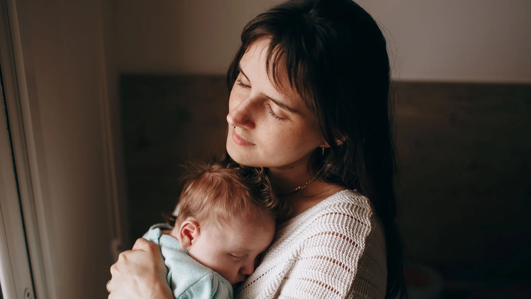 Naukowcy porównali rodziców. Bycie mamą bardziej odbija się na zdrowiu niż ojcostwo