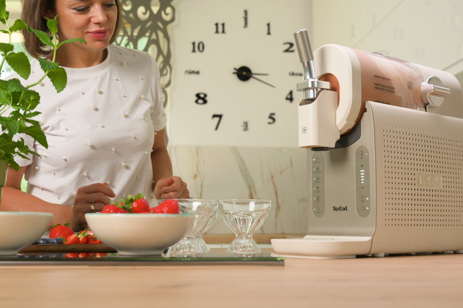 Maszyna do przygotowania lodów TEFAL Freezi.