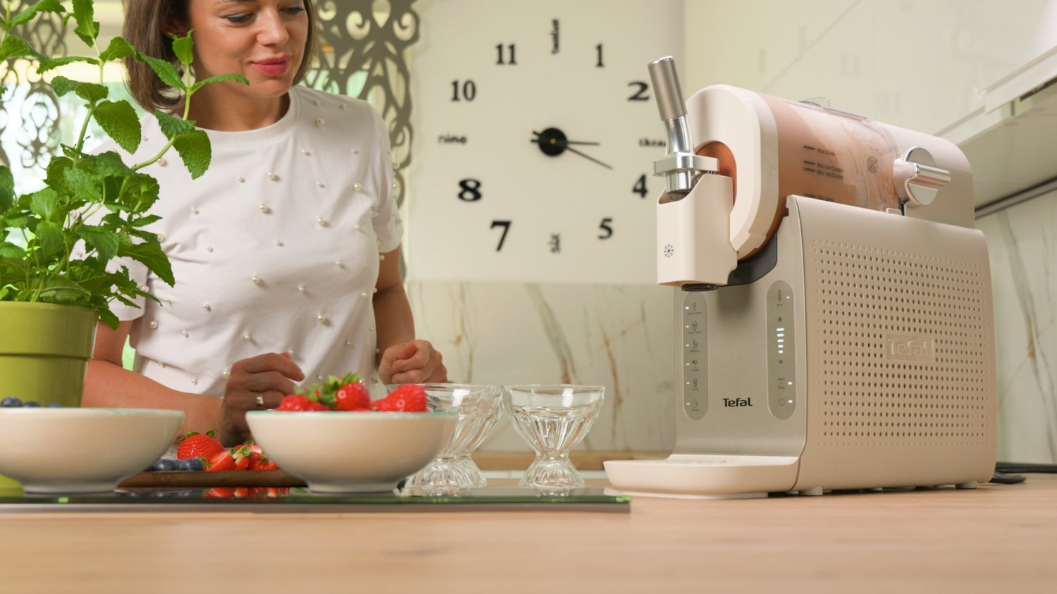 Maszyna do przygotowania lodów TEFAL Freezi.