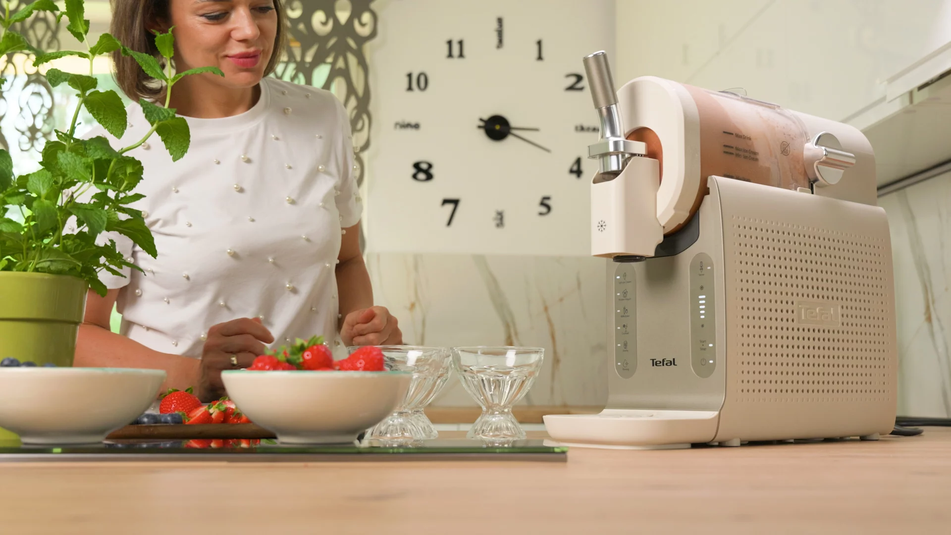 Aksamitne lody w kilka chwil bez czekania. Tefal Freezi to wybawienie na spontaniczne spotkania