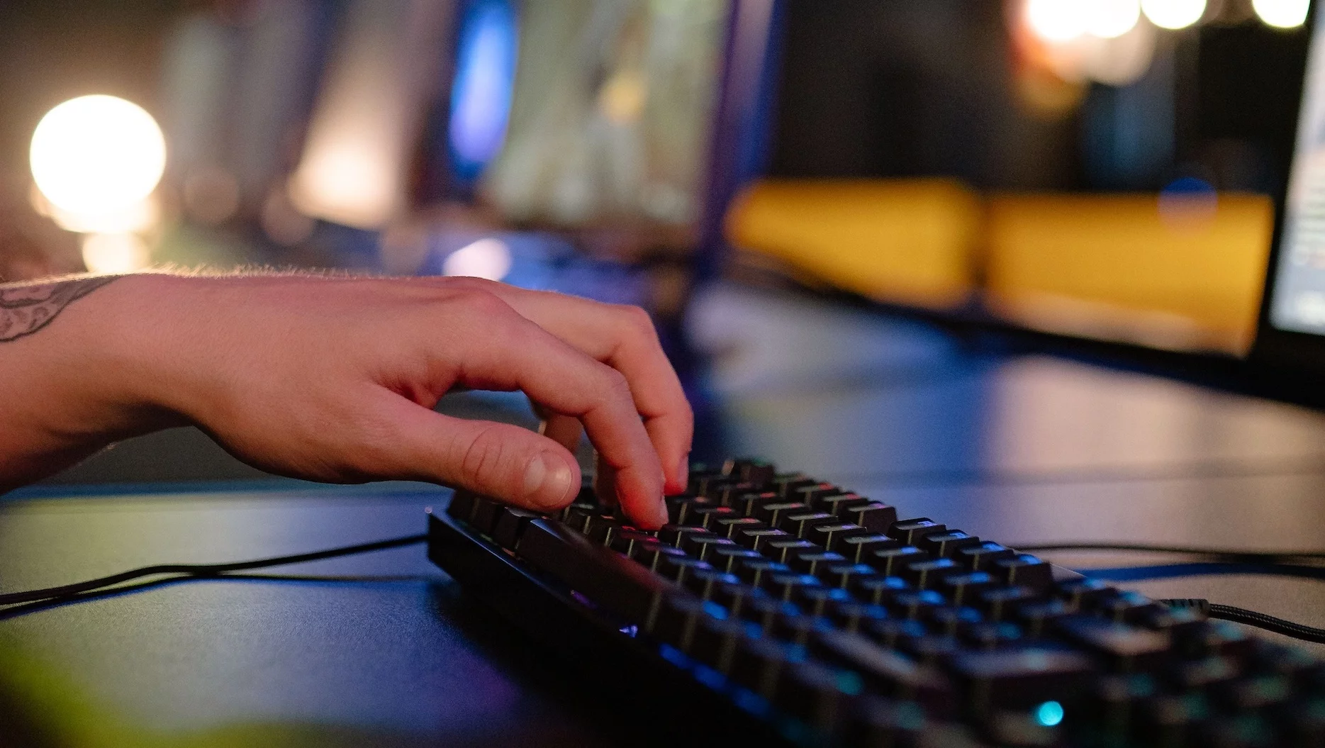Koniec promowania patologii w internecie. Sejm zakazał patostreamów