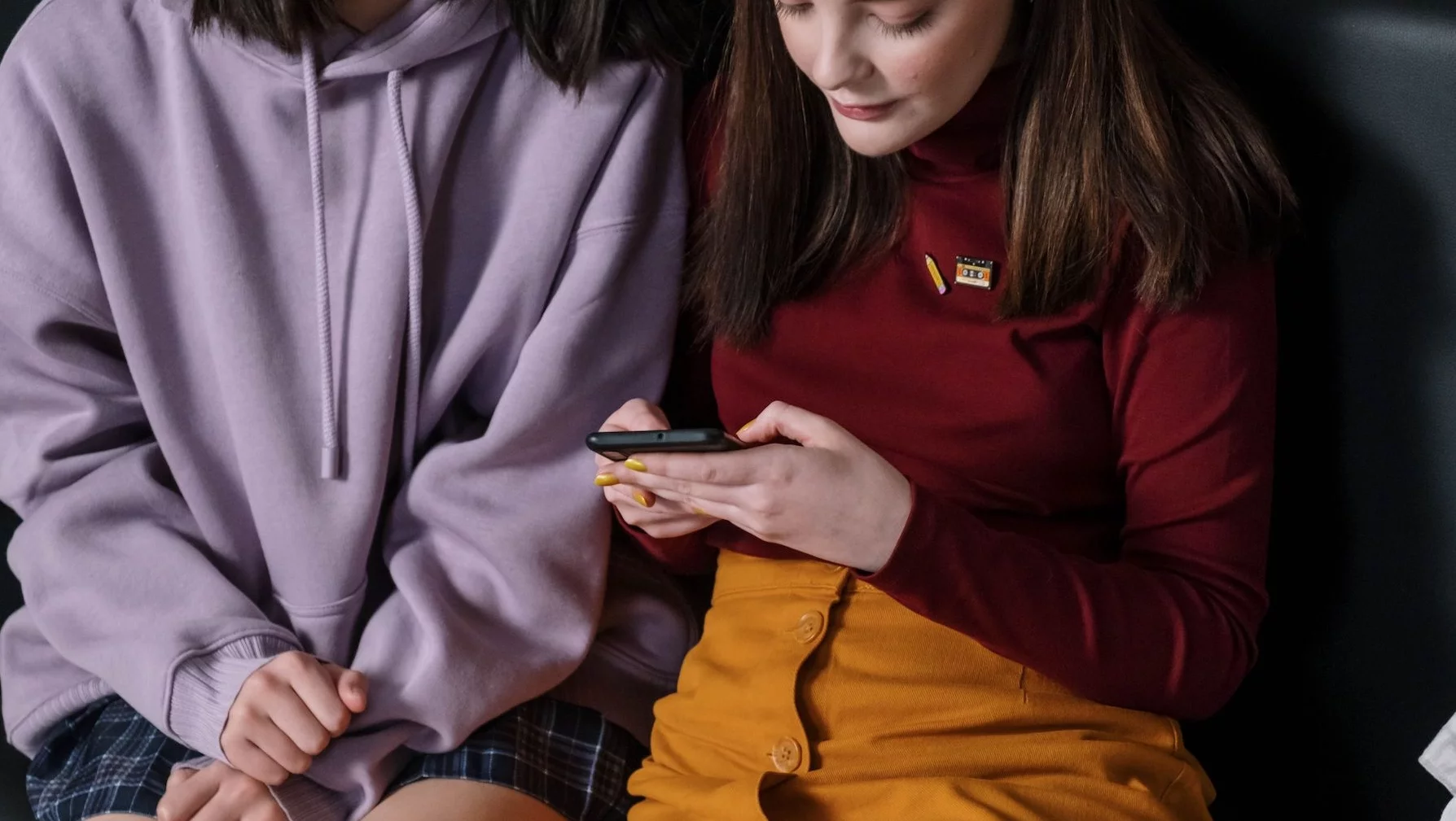 Korzystanie z social mediów zwiększa ryzyko sięgania po używki? Odkryto niepokojącą zależność