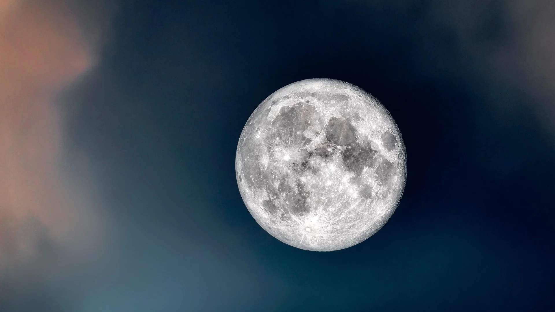 Pełnia Księżyca Rogaczy zaświeci już dziś 29 lipca. Te 4 znaki zodiaku odczują ją najmocniej