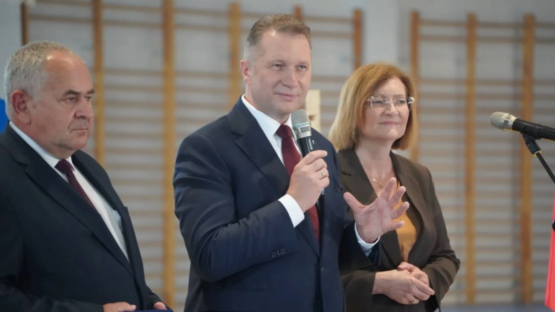 Czarnek obiecał rodzicom uczniów kolejne 800 plus na wyprawkę. "Jeśli moja partia wygra wybory"
