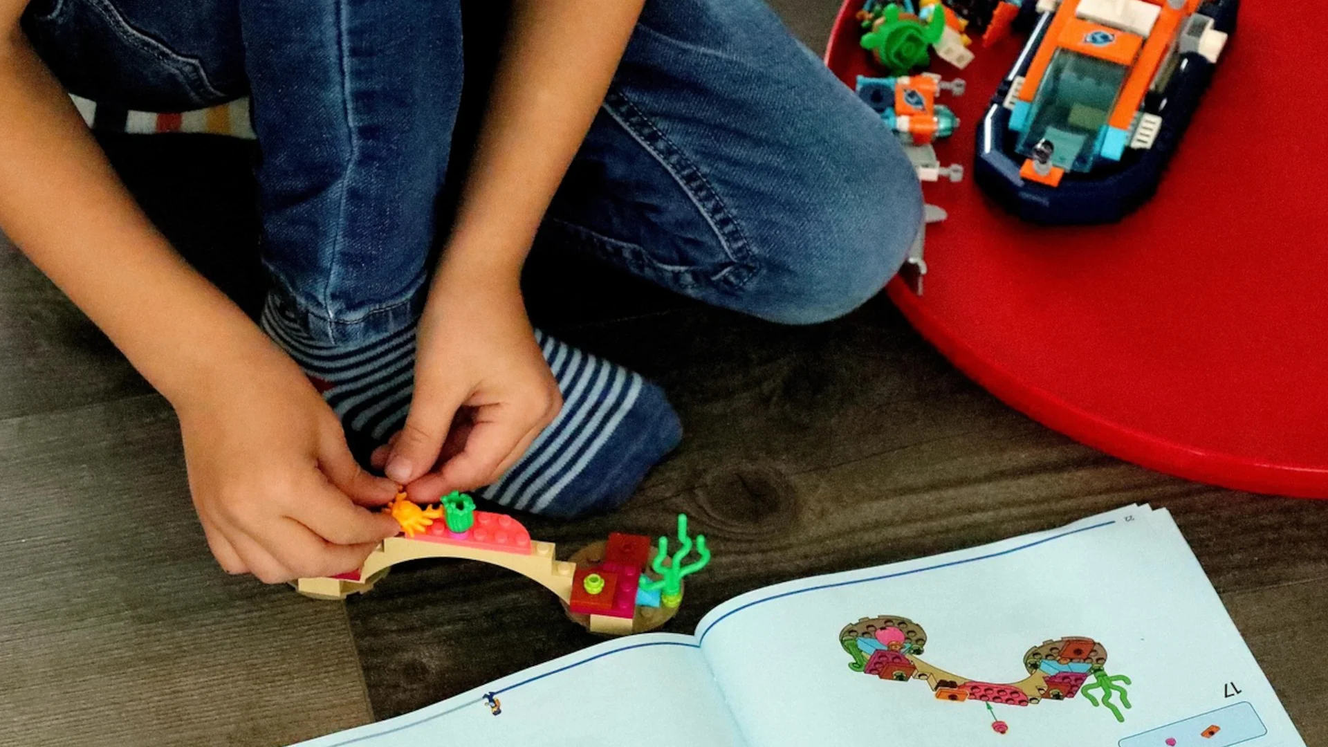 LEGO na prezent świąteczny – jak wybrać zestaw dla dziecka?