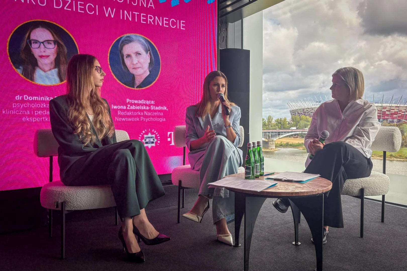 Konferencja na temat sharentingu. T-Mobile Polska wraz z UNICEF oraz Policją