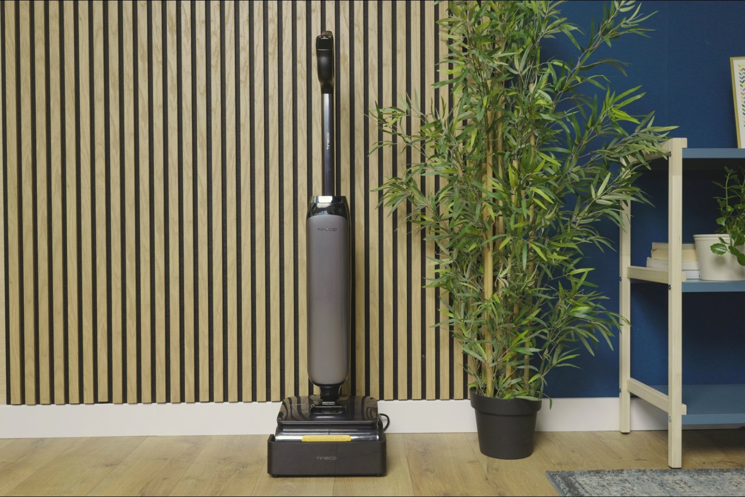 Tineco FLOOR ONE S9 podczas odkurzania