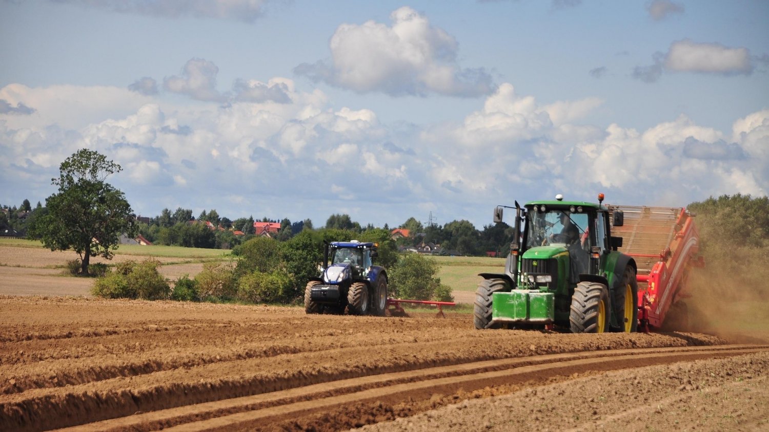 Tragedia w Świętokrzyskiem. Dziecko zginęło w czasie prac polowych