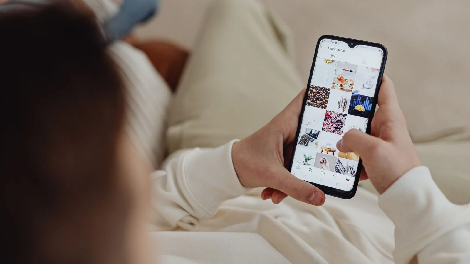 Idealne mamy z Instagrama. Co porównywanie się w sieci robi z pewnością siebie matek