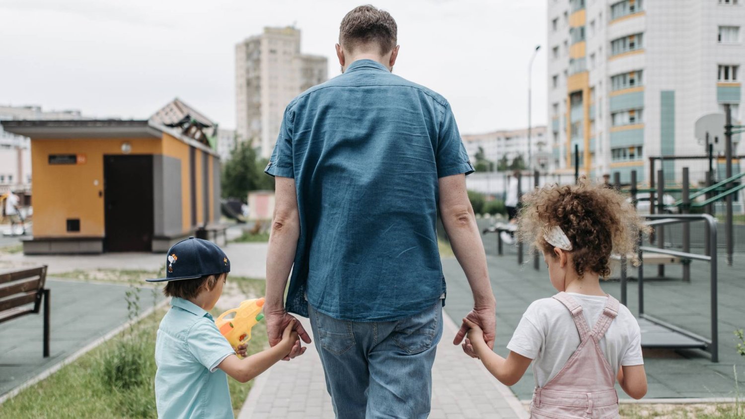 Wrzesień jeszcze się nie skończył, a rodzice już mają dość. 7 rzeczy, które męczą najbardziej